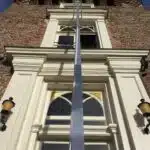 Gevelridder in actie bij een kasteel in Heukelum